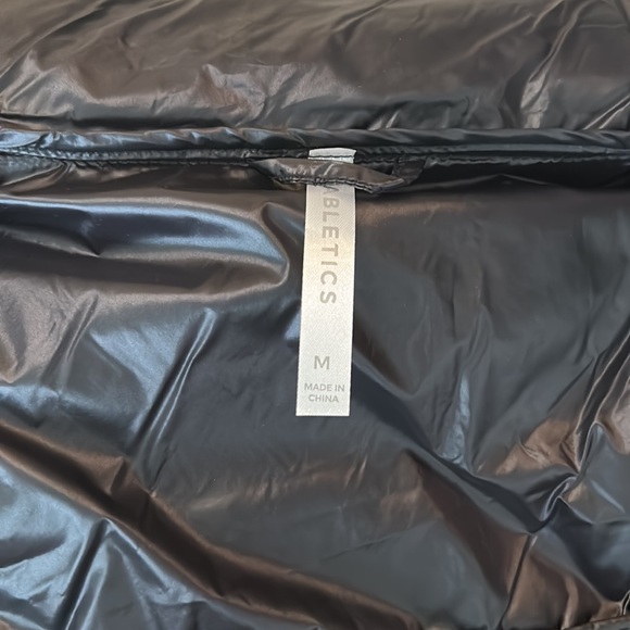 PUFFER VEST - NEW - FABLETICS - Picture 4 of 7